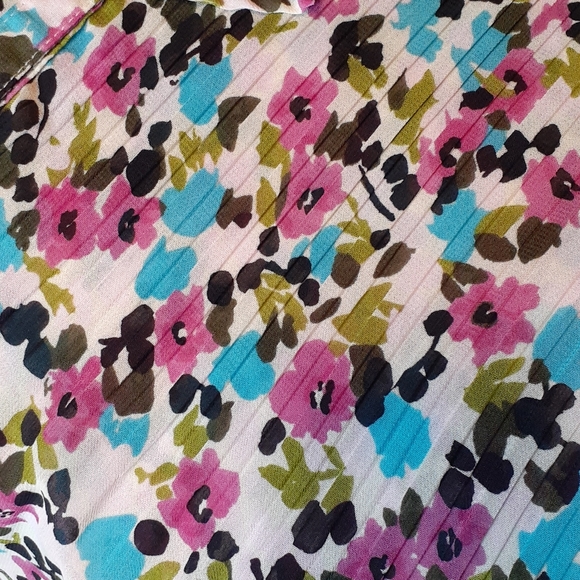 Flowered blouse - Picture 4 of 4